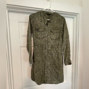 Green long sleeve dress